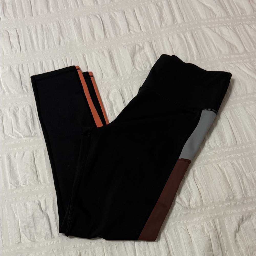 Zyia Black Leggings with Color Block Design